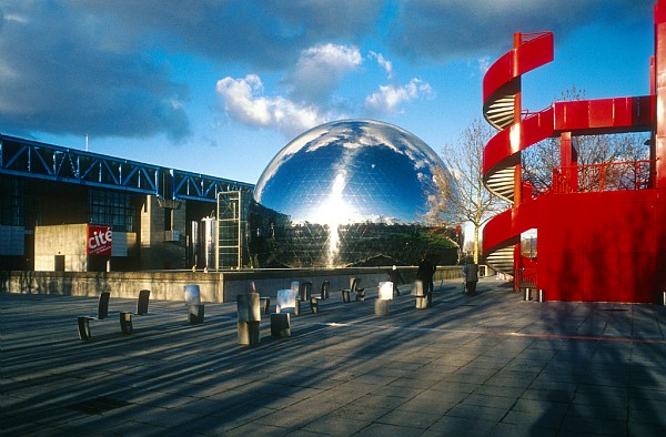 CITÉ    DES   SCIENCES ET de L´Industrie